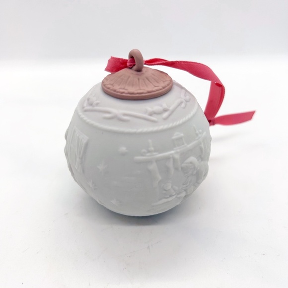 Vintage 1995 Lladro Porcelain Christmas Tree Ornament. Santa's Journey - Picture 1 of 6